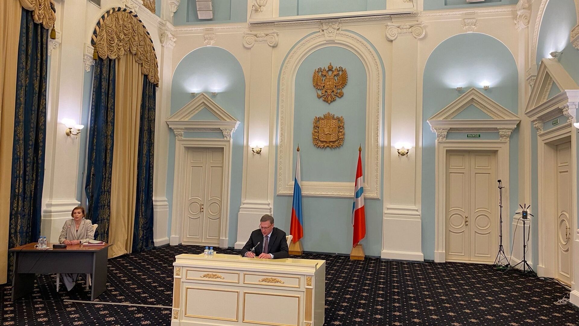 Ходил в неблагополучные семьи. Губернатор Омской области рассказал о социальной сфере