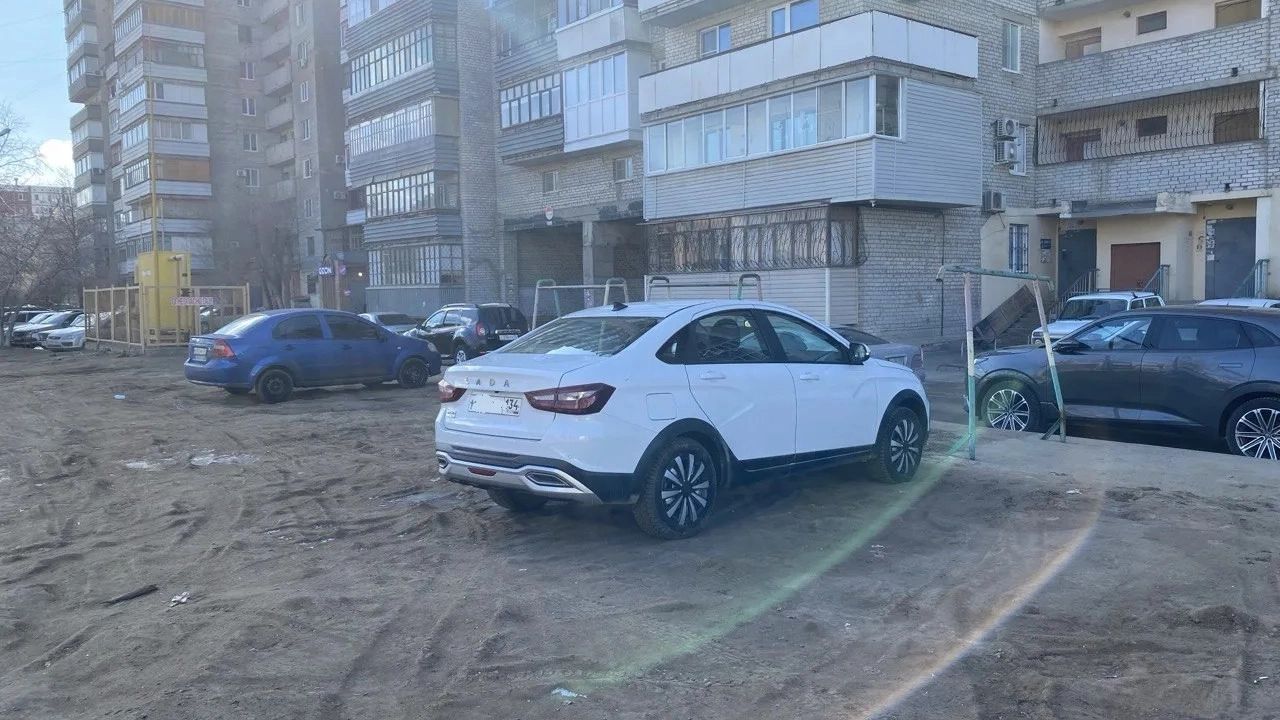 Сколько человек оштрафовали в Волжском за парковку на «зелёнке»