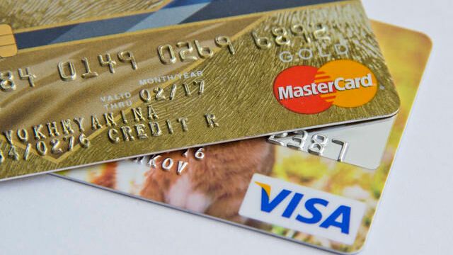 MasterCard приостанавливает работу с двумя российскими банками