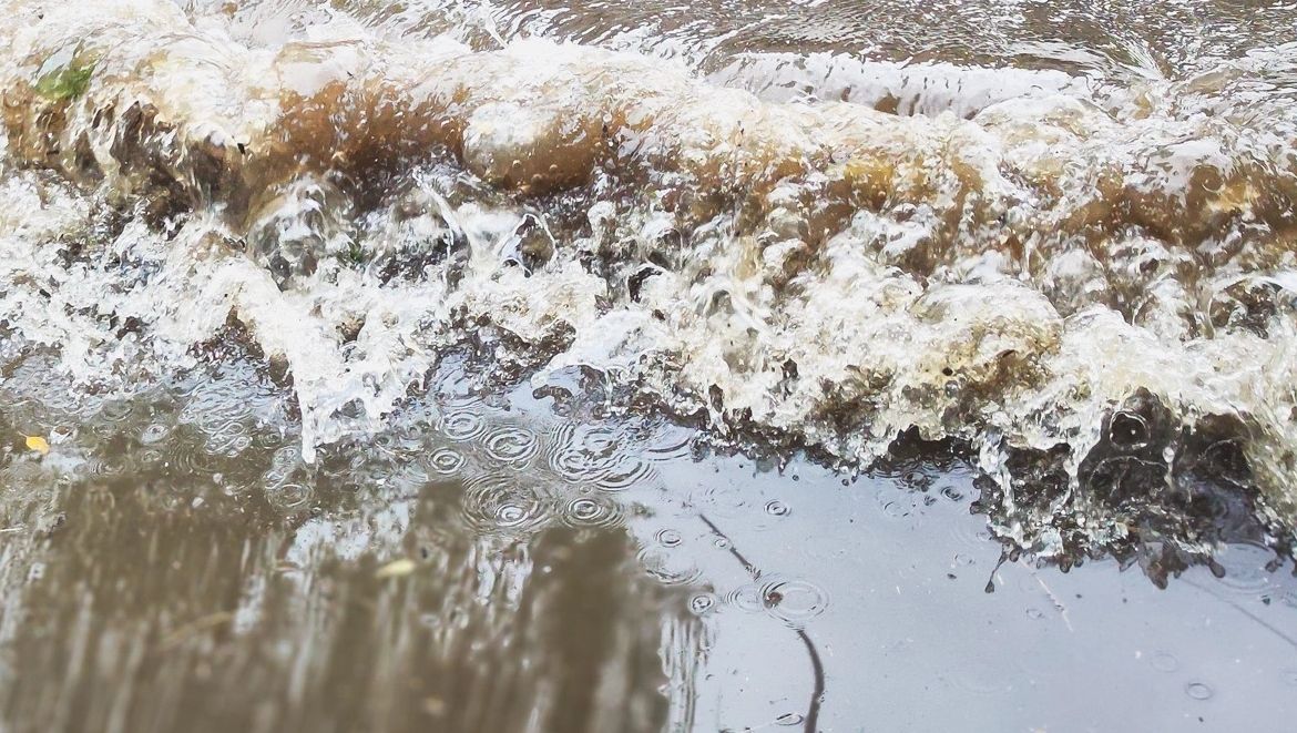 В челябинском городе жилой дом затопило в мороз