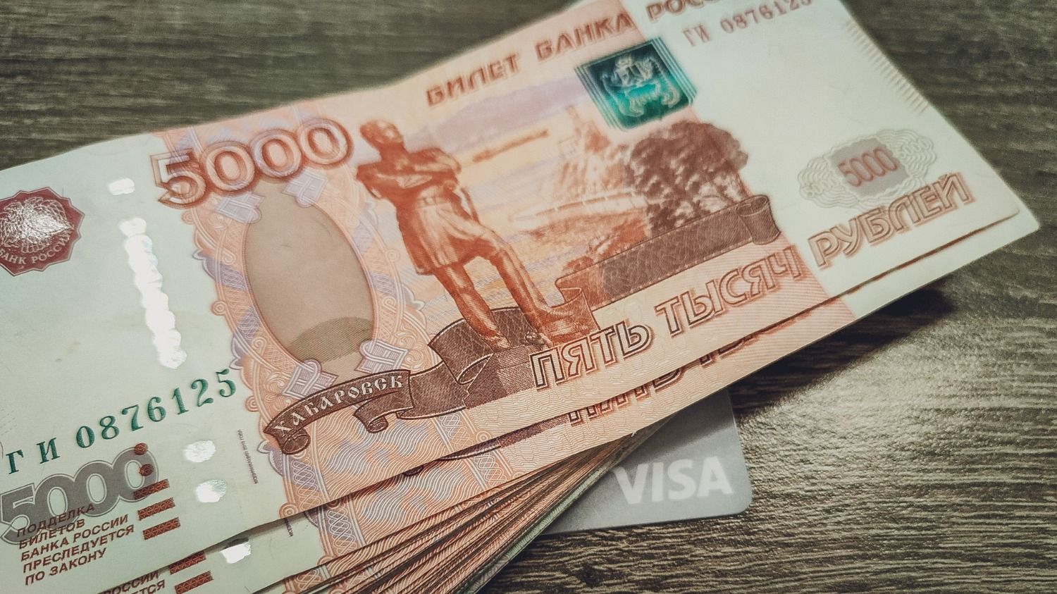 Для получения права на российскую пенсию человек, переехавший на ПМЖ за границу, должен оставаться гражданином России