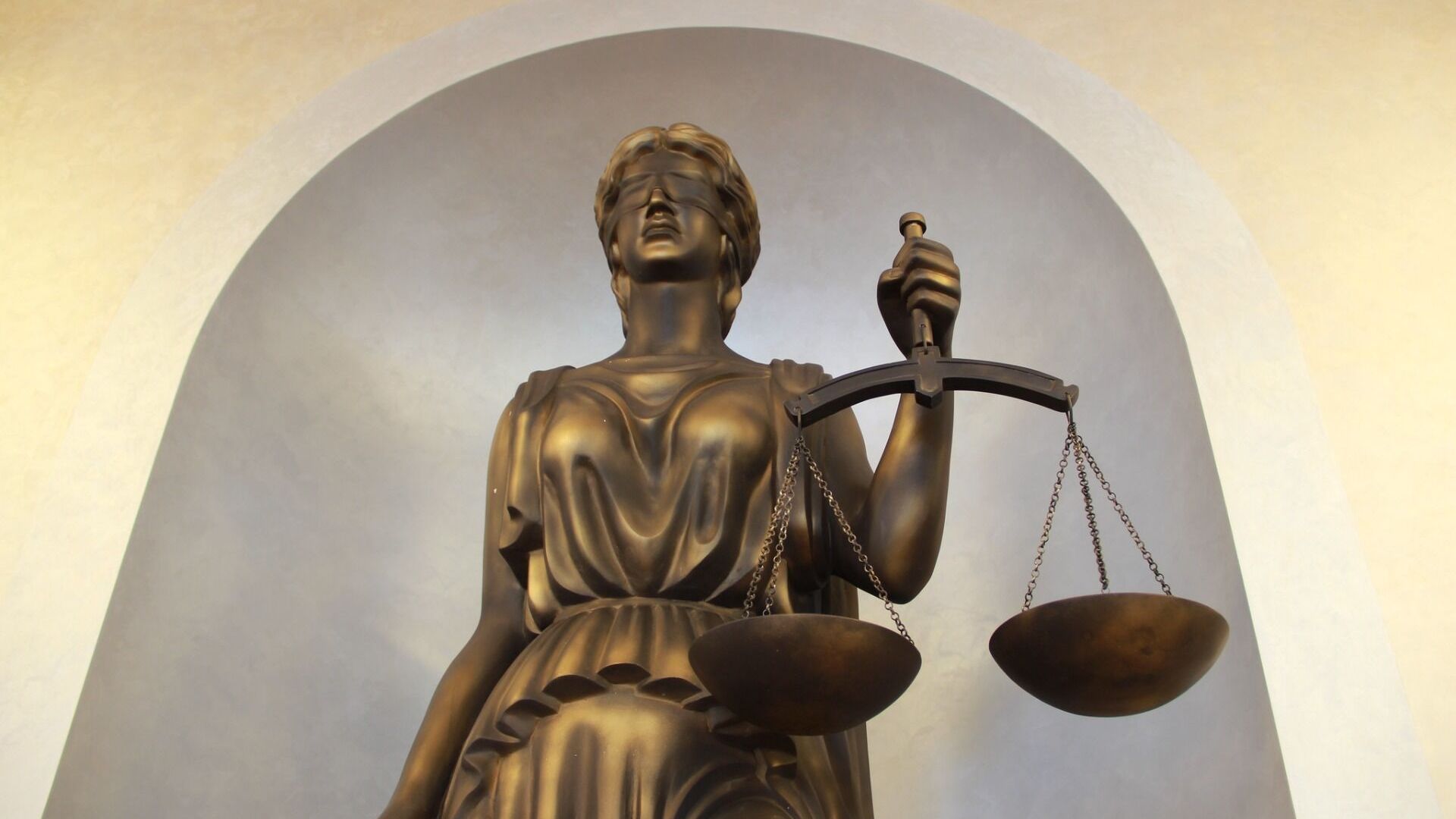 В Тюмени суд снова рассмотрит скандальное дело о надписи «Нет *!»