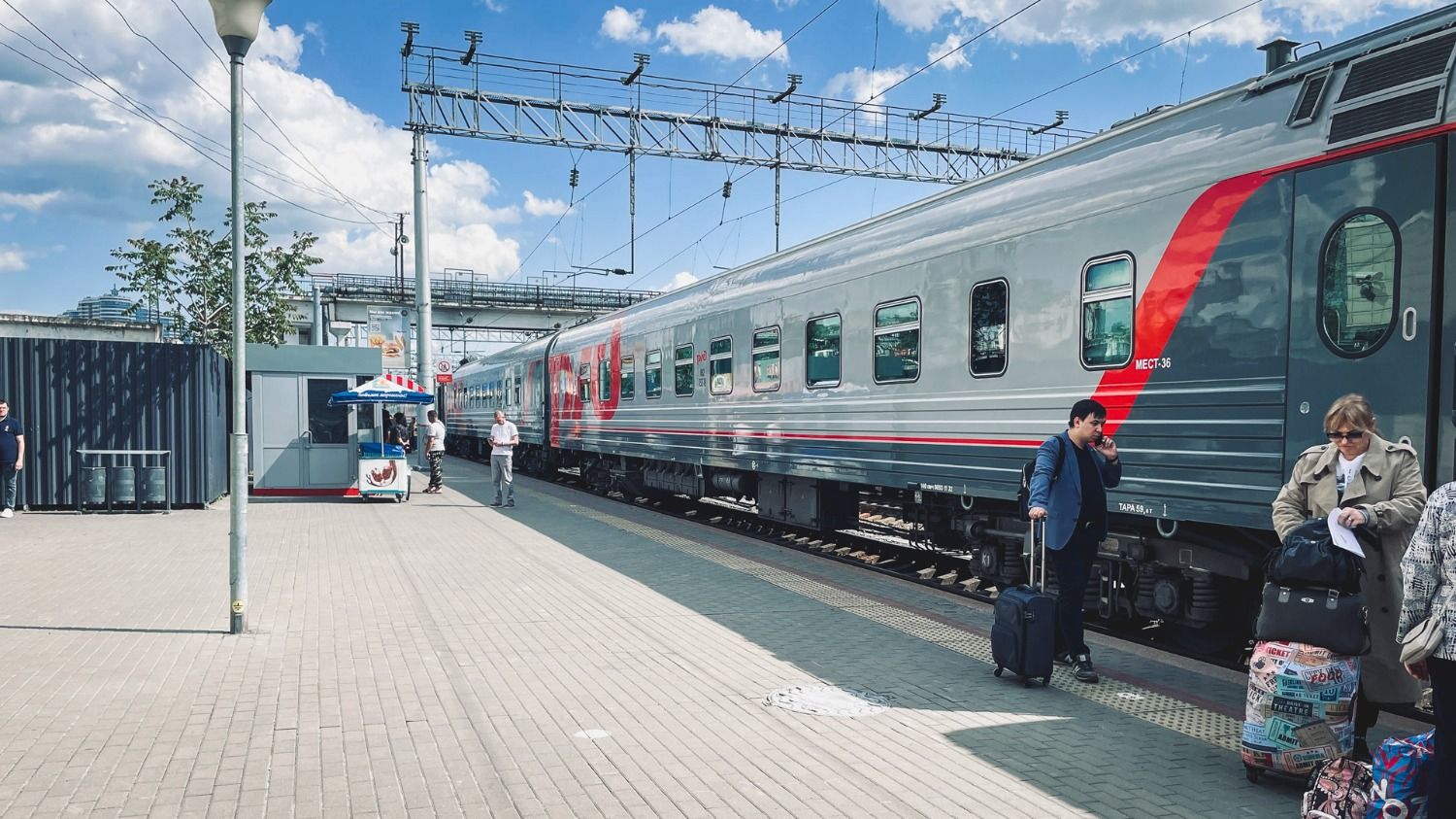 Однако, если человек получил повестку в армию, то он не сможет покинуть Россию до тех пор, пока для него действуют ограничения.