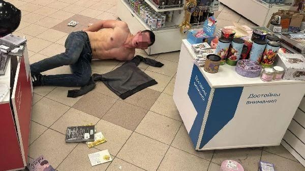 В Петербурге задержали мужчину, который ворвался в книжный и устроил погром