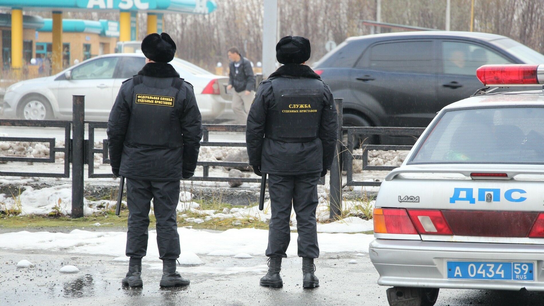 Житель Лысьвы пытался скрыться с ребенком от судебных приставов
