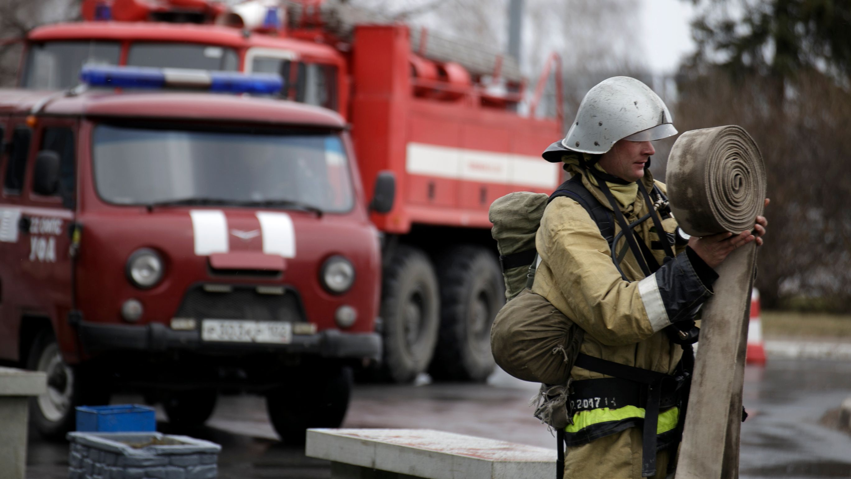 В Петербурге на Полевой улице загорелась квартира