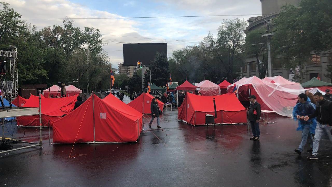 Студенты в Ереване вышли на акцию протеста