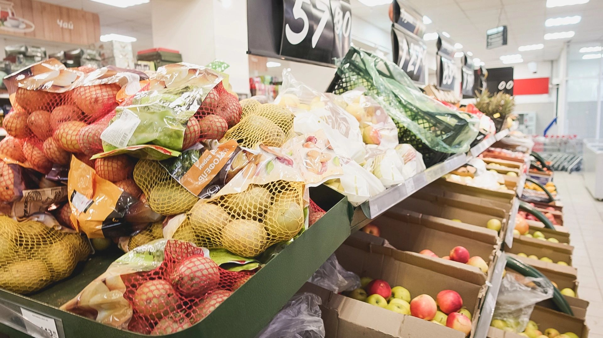 В магазинах Волгограда задрали цены на картофель, масло и курицу