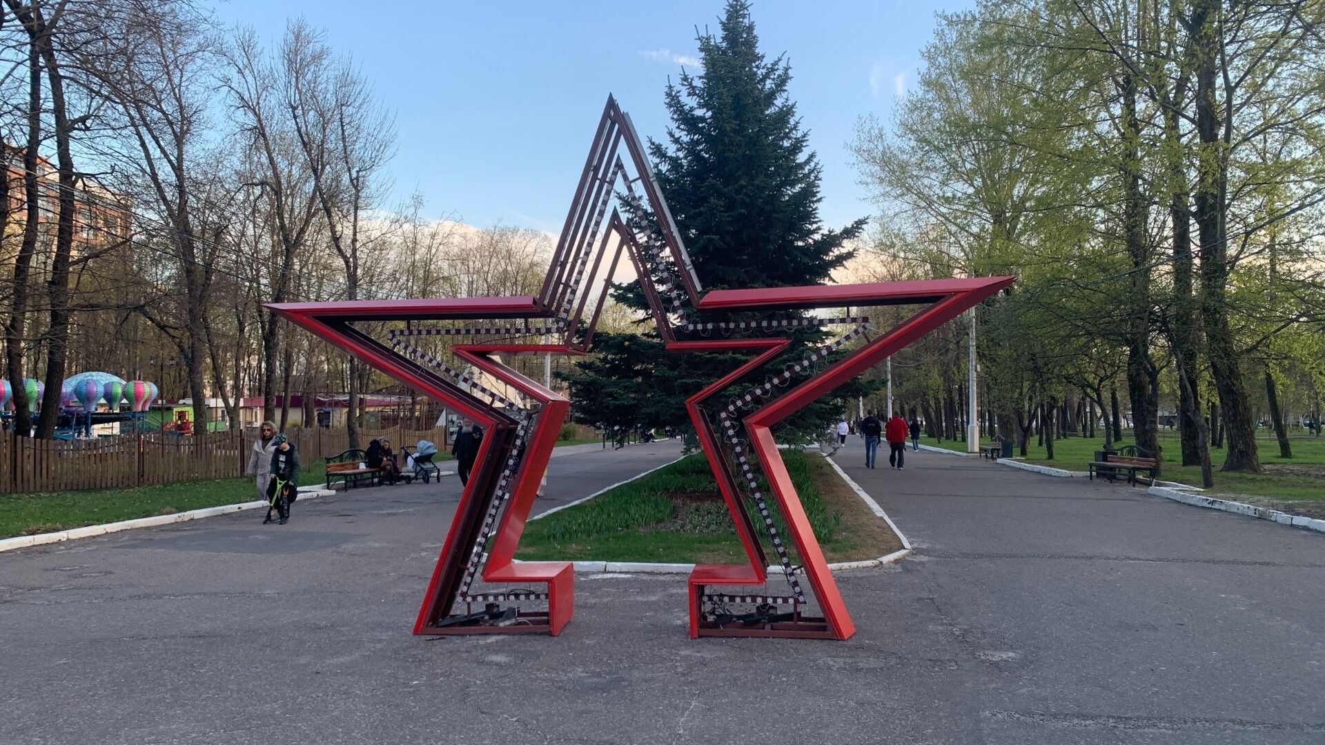 Одиннадцать звёзд установят в Белгороде к майским праздникам за 2,9 млн рублей