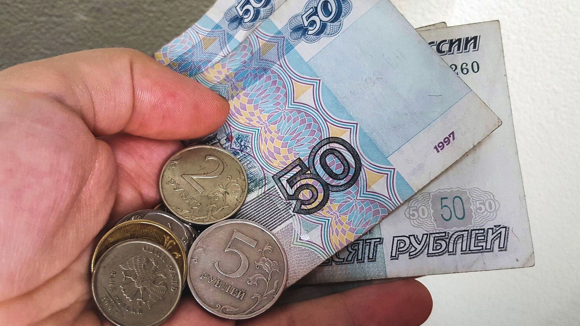 Кто будет оплачивать дефицит госбюджета в России? Мнение аналитиков