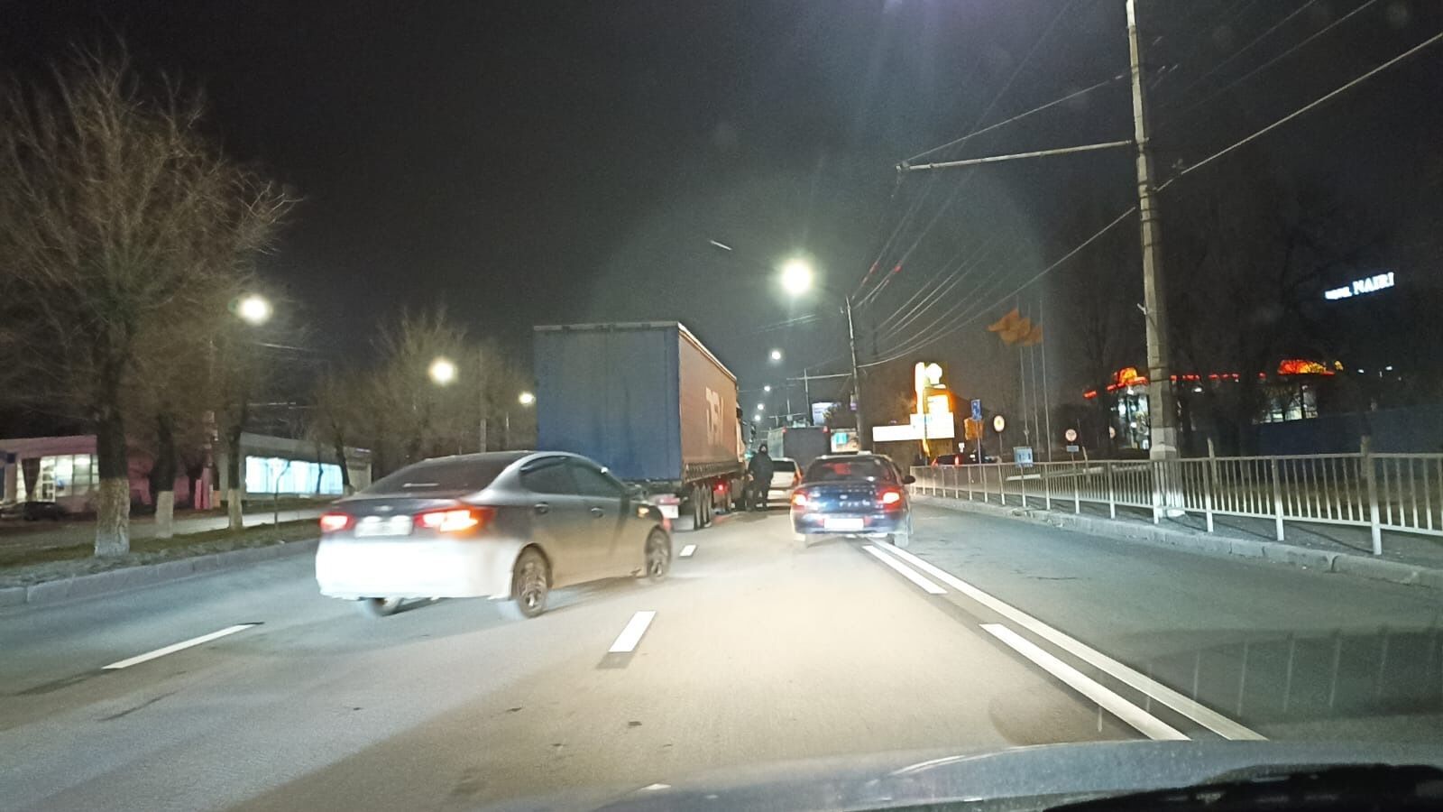 Массовое ДТП в Волгограде затруднило движение на проспекте Жукова