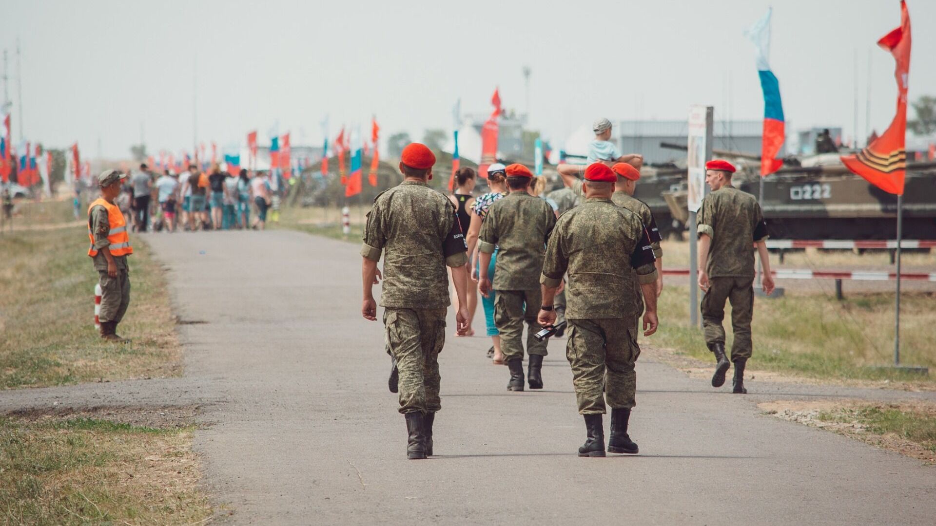 Военнослужащие, участвующие в СВО, приравниваются в правах к профессиональным военным-контрактникам. 