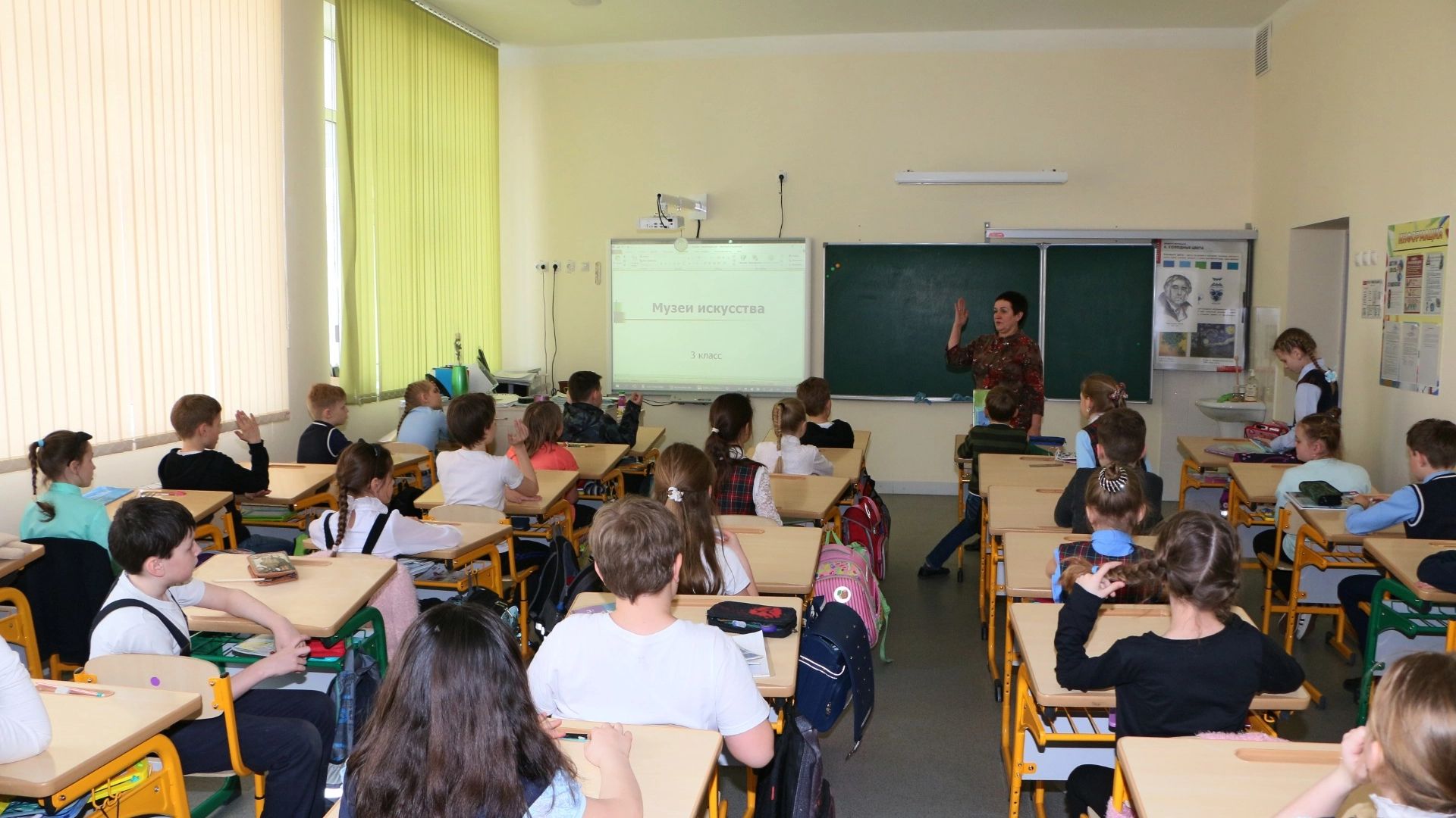 Пользоваться мобильными телефонами в школах теперь будет нельзя даже для учебы