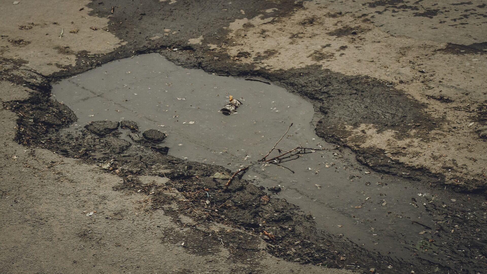 «Дожди дают распутицу». Чесноков объяснил жалобы на плохие дороги в Старом Осколе