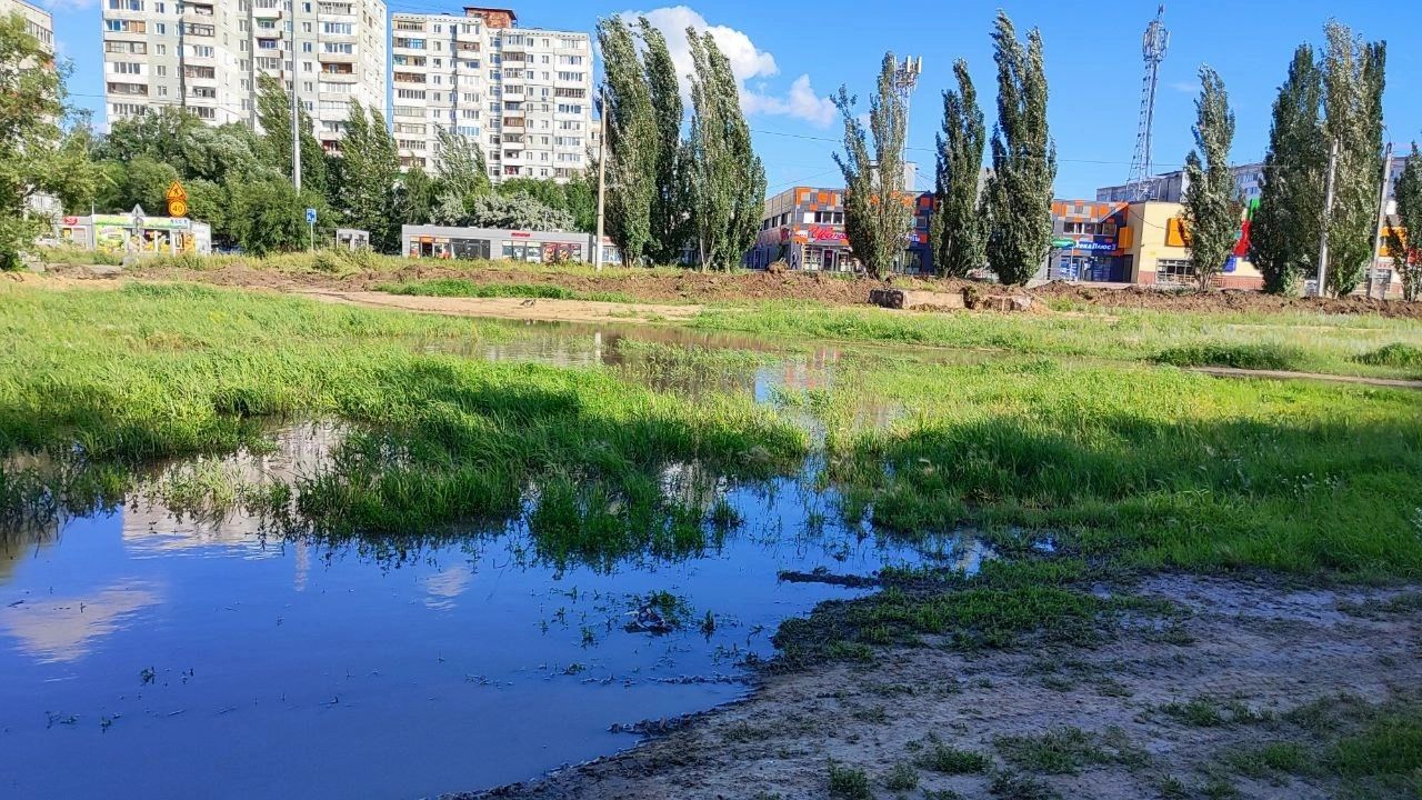 «Канализационное озеро» сильно разлилось