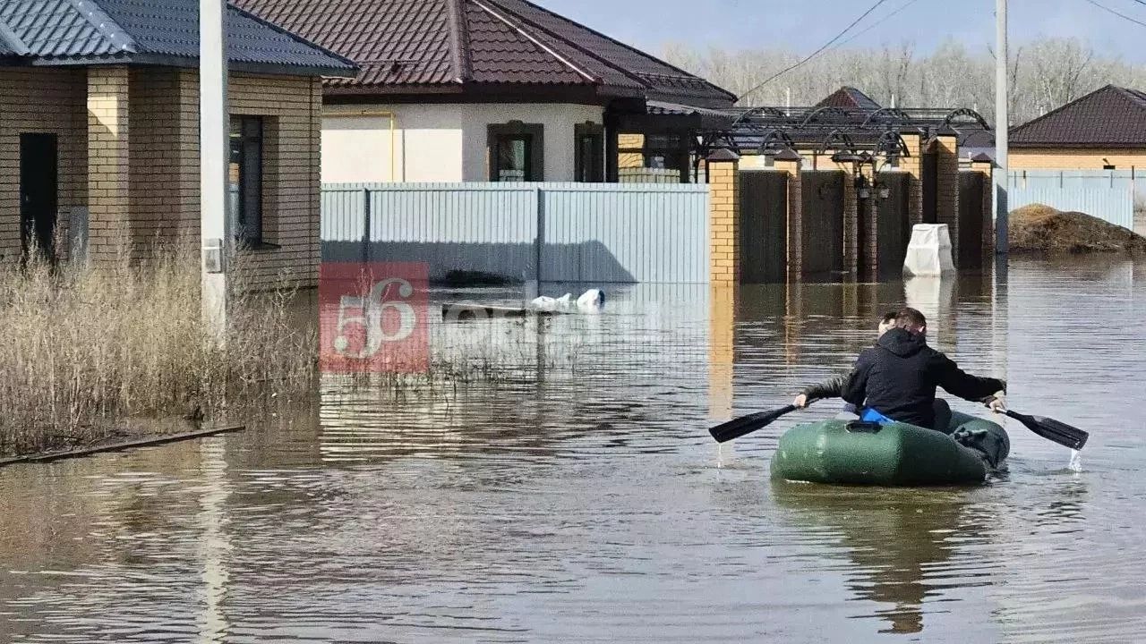 Разлив Урала весной 2024 года в Оренбуржье. Люди эвакуируются с затопленных территорий