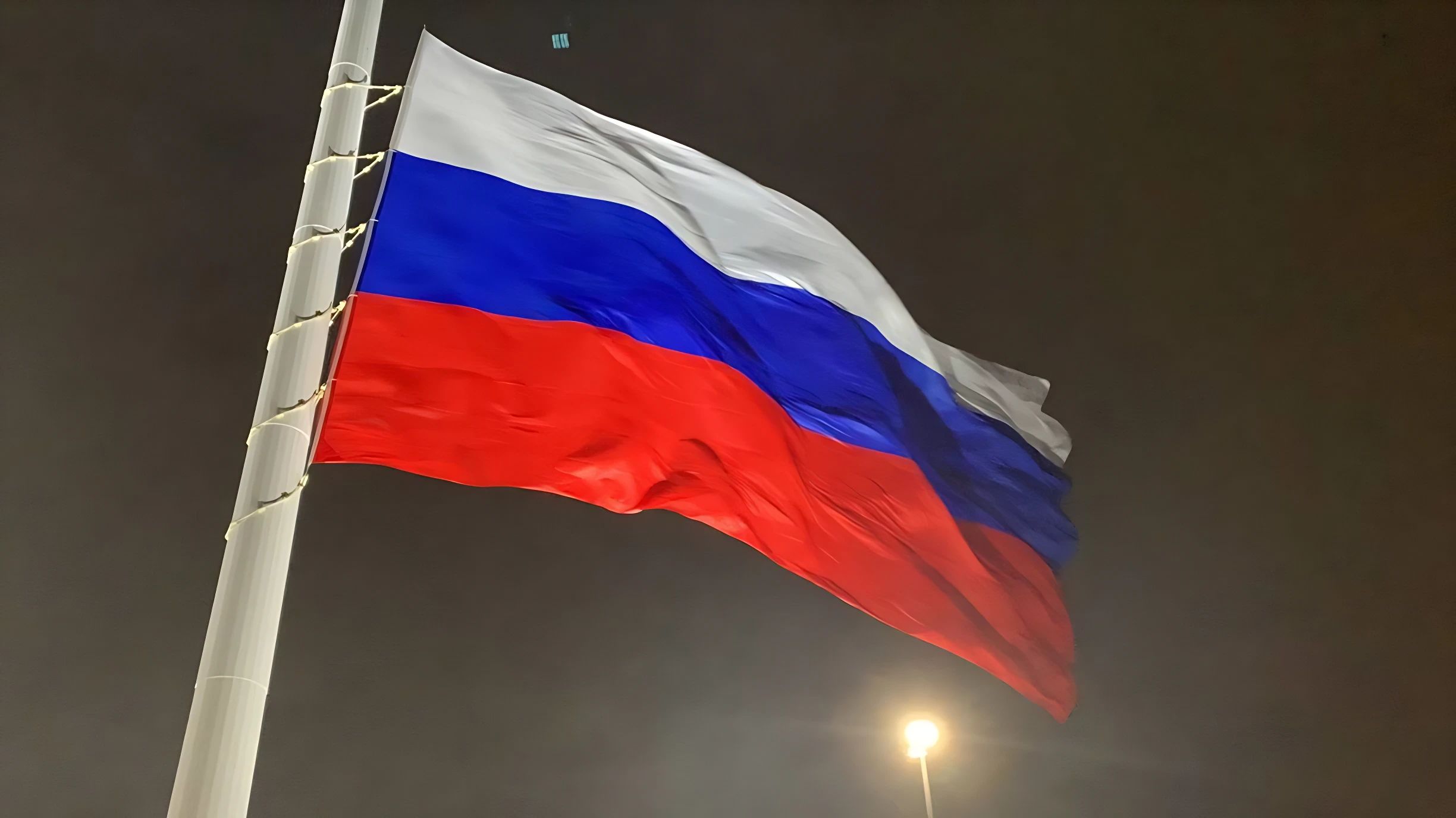 Родители школьников в КБР отказались вставать во время гимна России