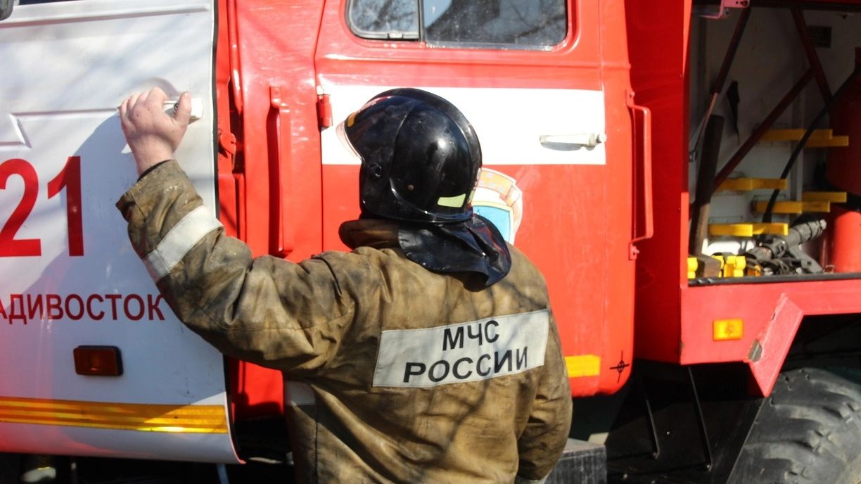 13 пожаров за сутки потушили сотрудники МЧС по Свердловской области