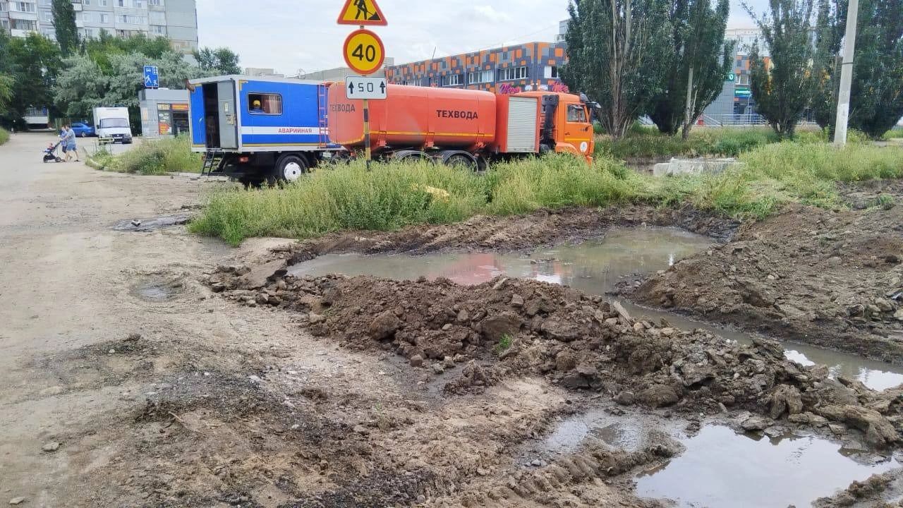 Протечку на бульваре начали устранять