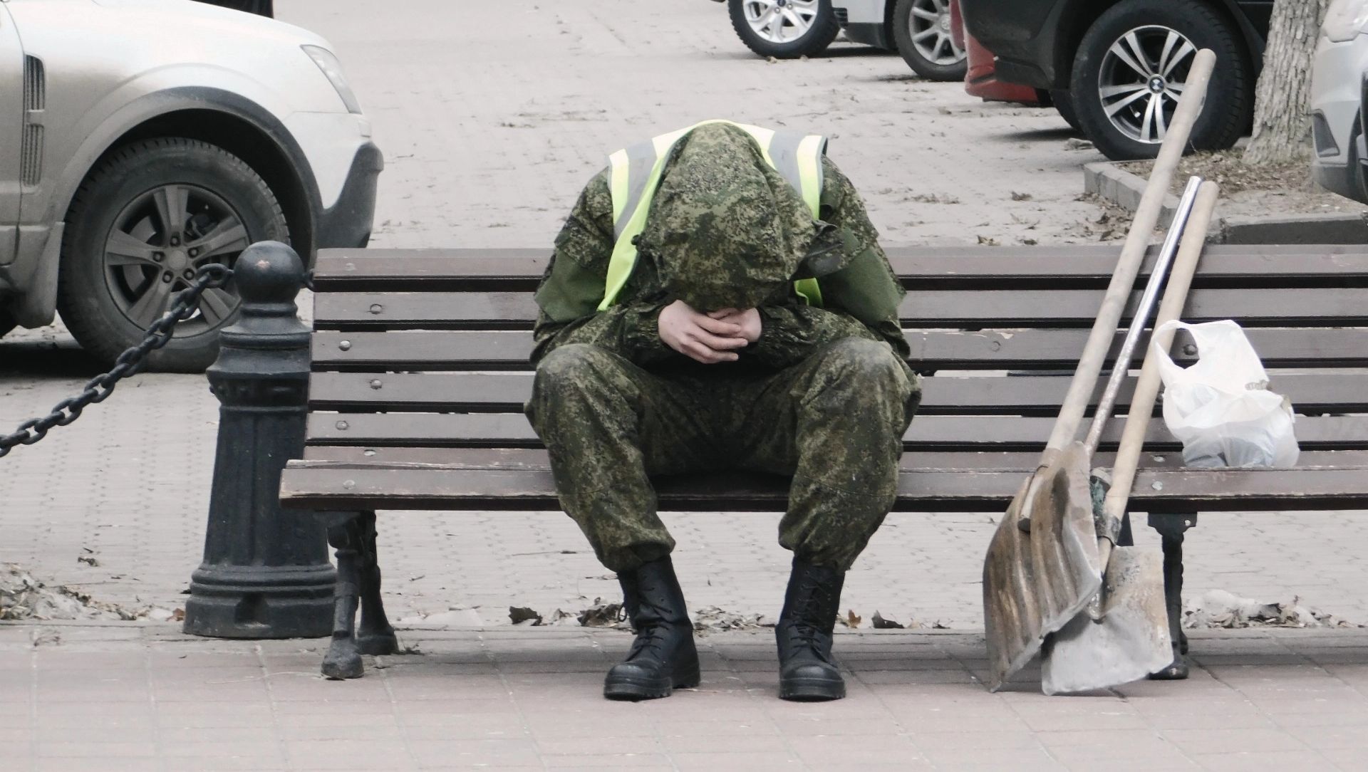 Уголовное дело возбудили на ставропольского дворника за татуировку