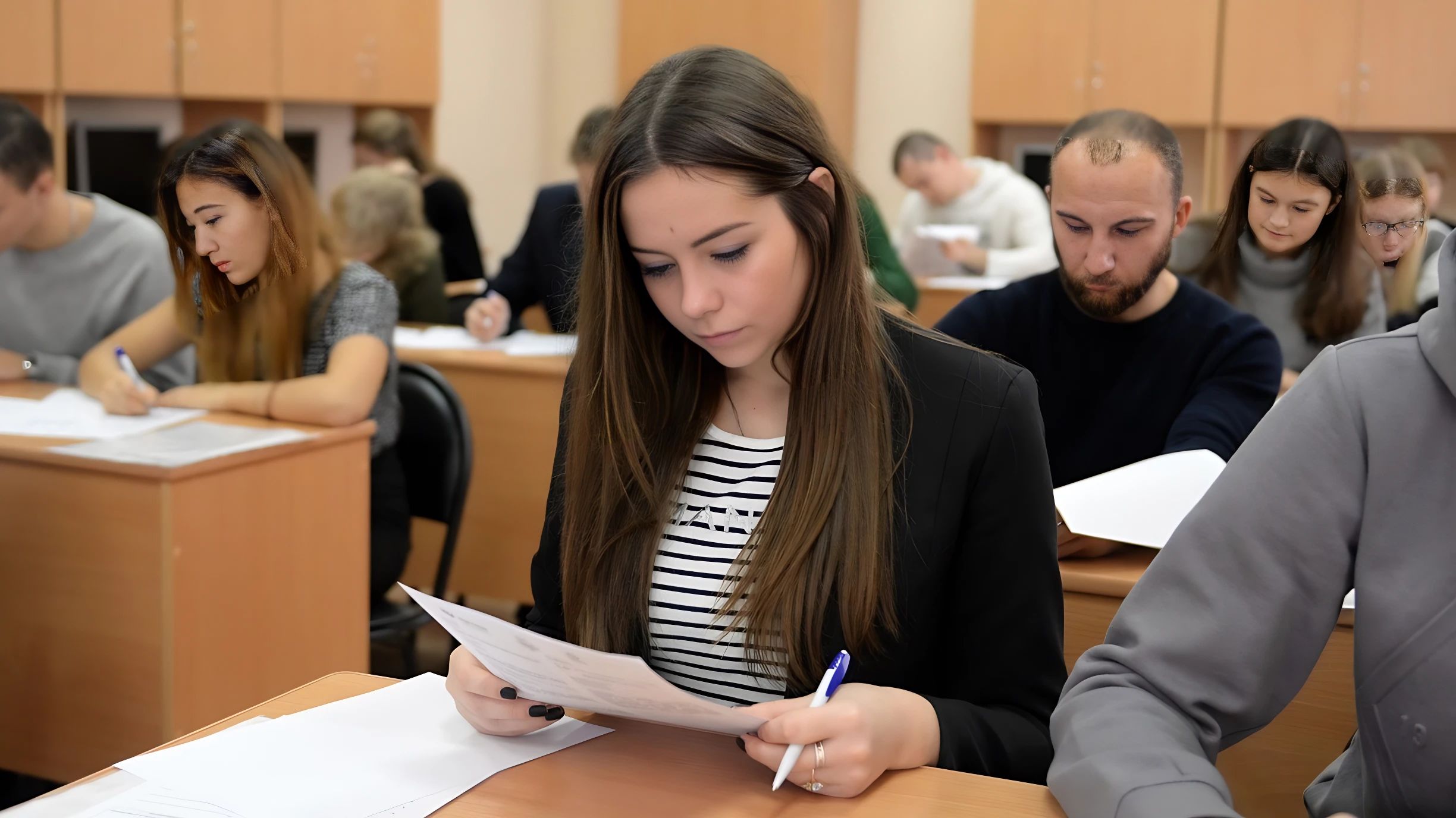 Чаще всего именно взрослые толкают школьников на нарушения при сдаче экзаменов