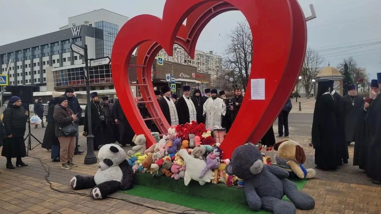 стихийный мемориал в Белгороде
