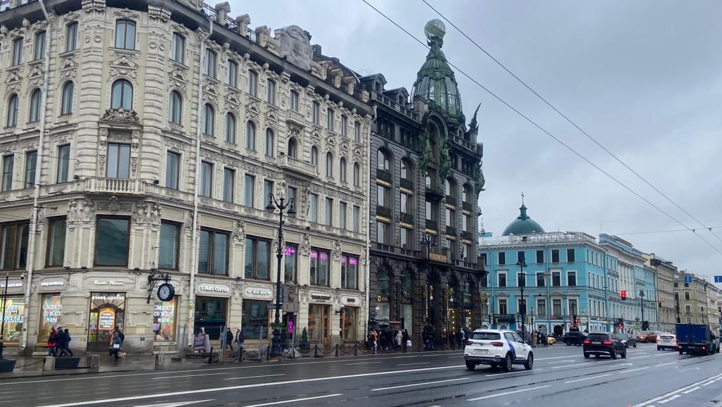 В Петербурге дождливо и жарко