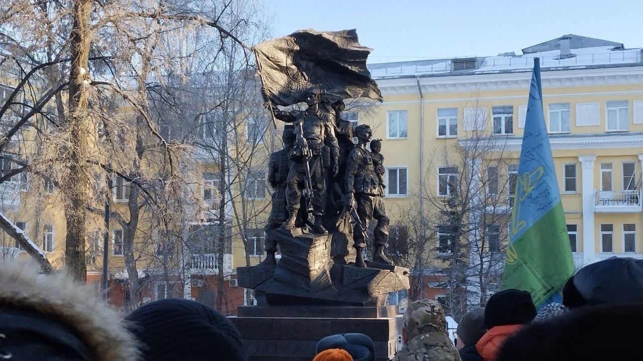 В Перми на улице Сибирской открыли памятник в честь участников СВО