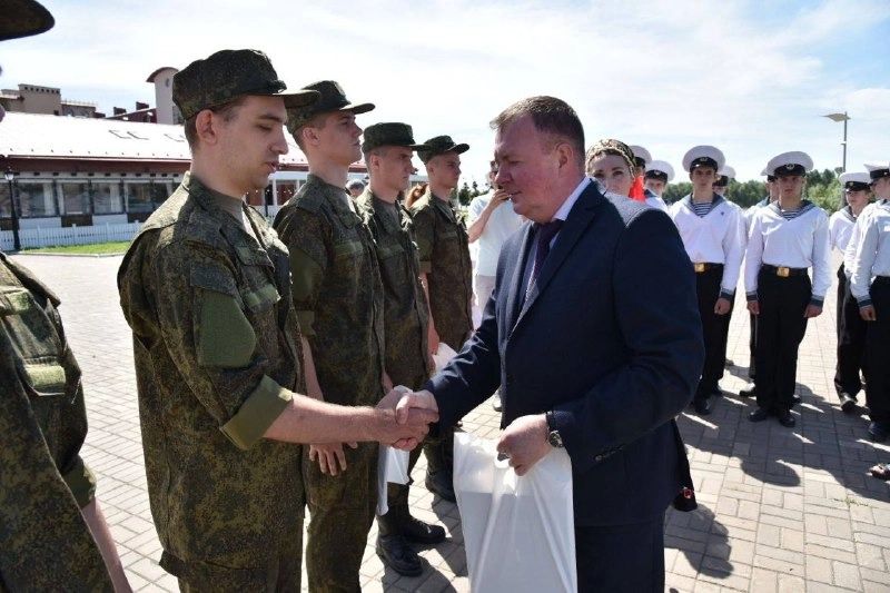 торжественные проводы призывников Президентского полка
