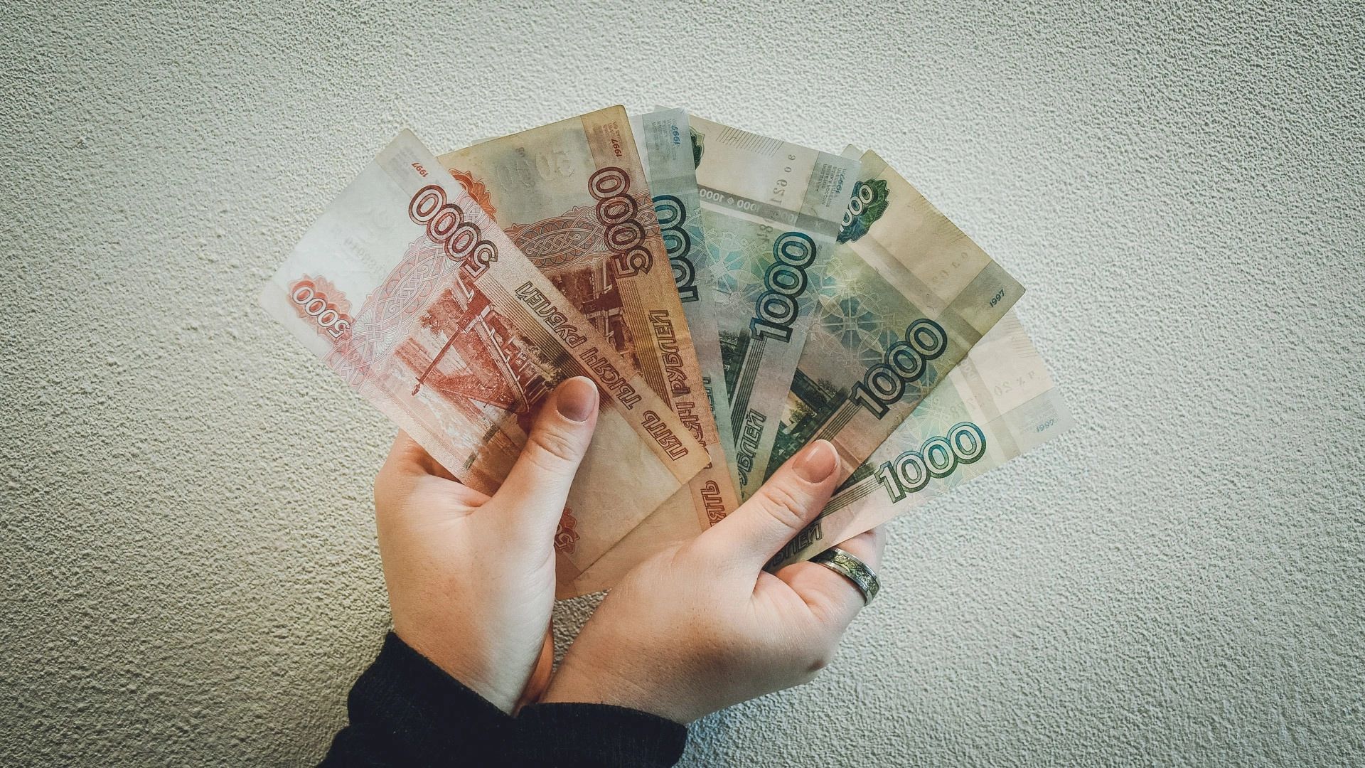 Ежемесячная выплата из средств материнского капитала придет на карту 5 октября.