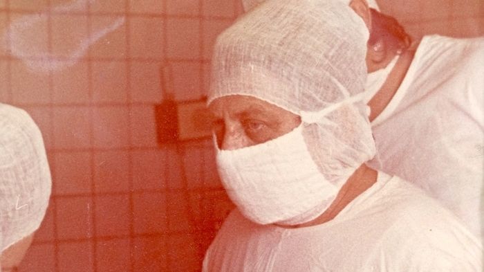 «Владимир Чайка лично провел тысячи гинекологических операций и передал свой опыт тысячам врачей»