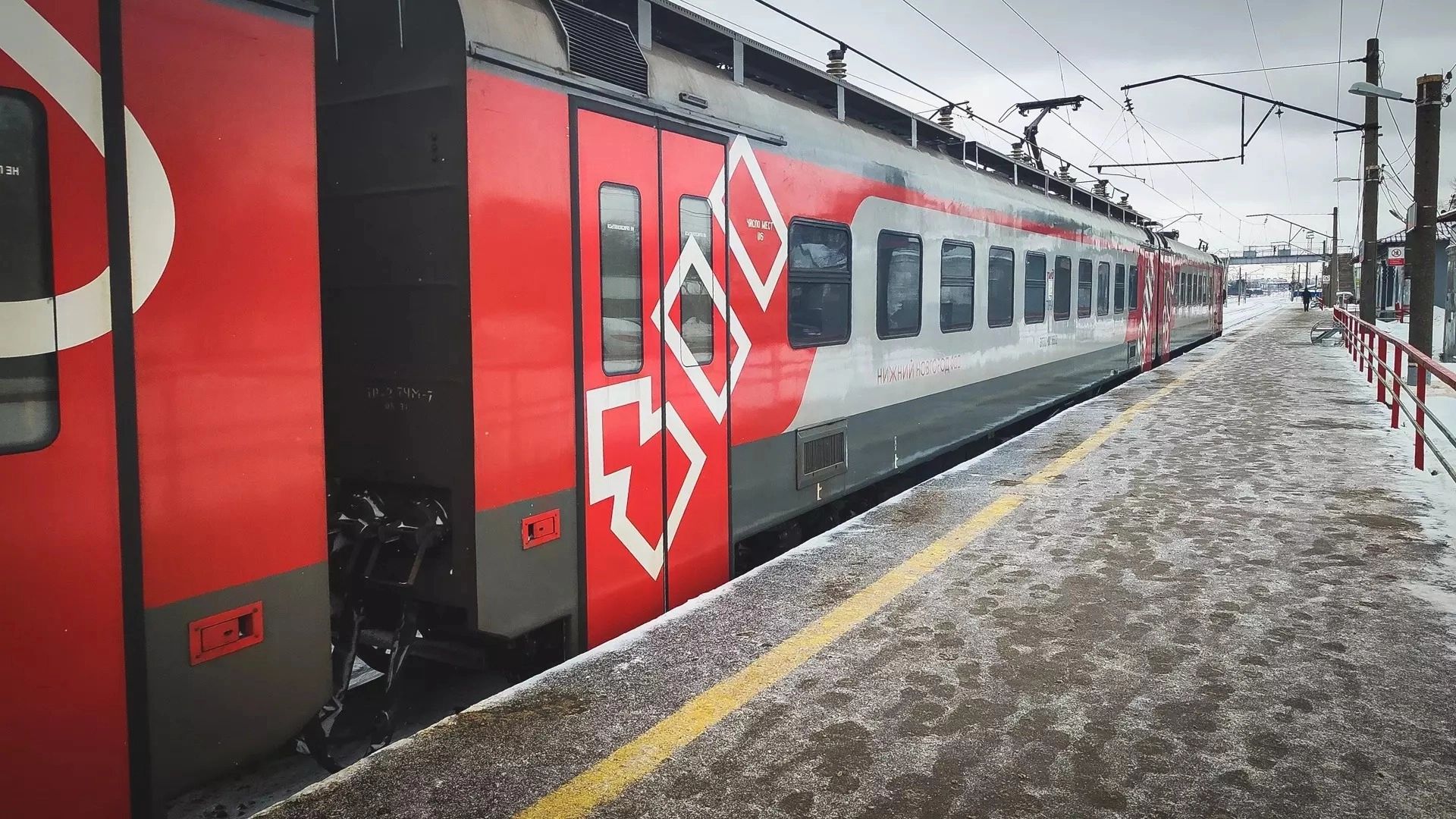 В СПК прокомментировали стоячую езду пассажиров на «Ласточке» до Екатеринбурга