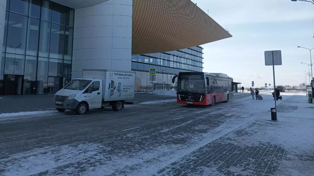 В пермском аэропорту самолёт выкатился за пределы взлётно-посадочной полосы