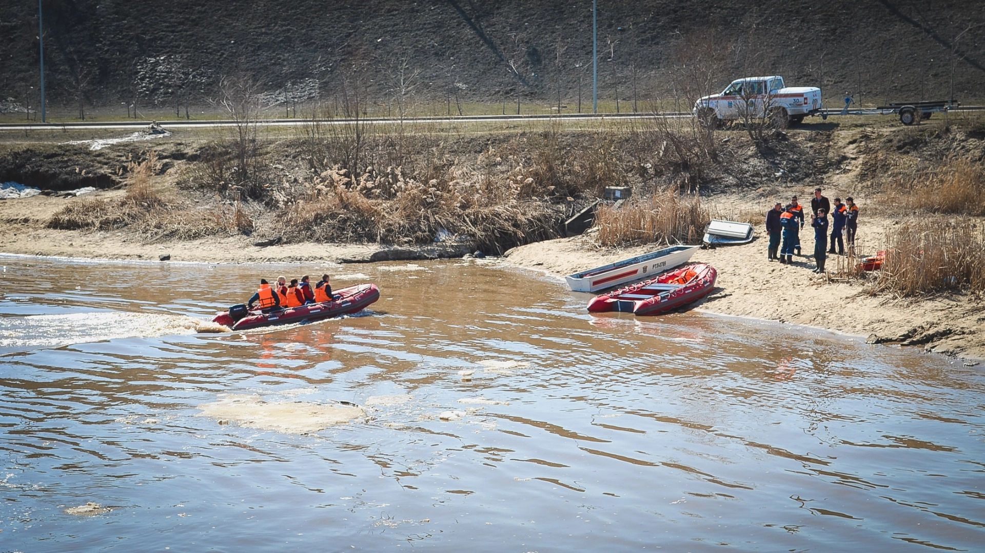 В тюменской деревне техника МЧС утонула в паводковой воде