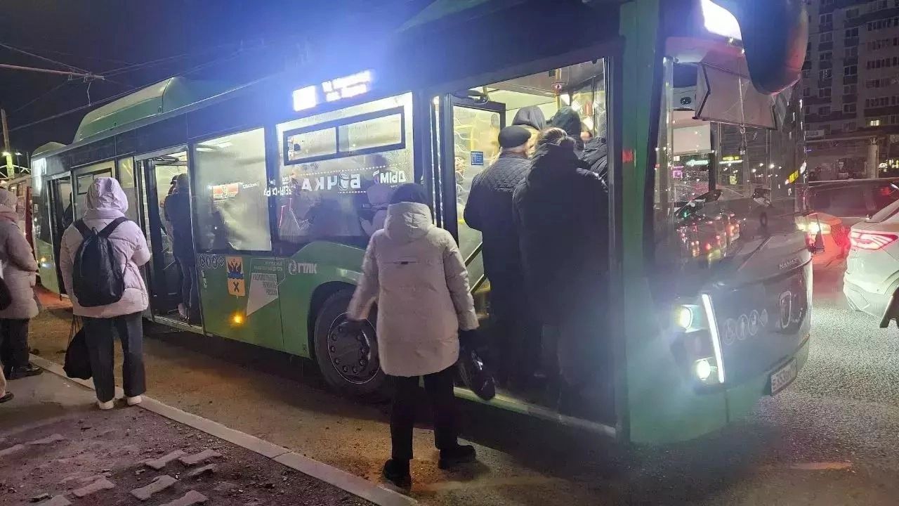 В Оренбурге снова проблемы с общественным транспортом.