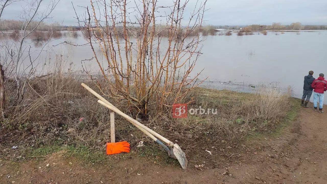 Жители поселка Кушкуль хотели самостоятельно начать укреплять дамбу в поселке