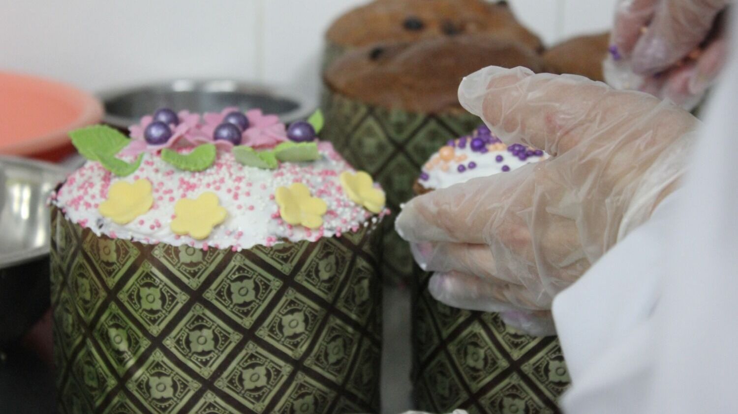 выпечка куличей в белгородской пекарне