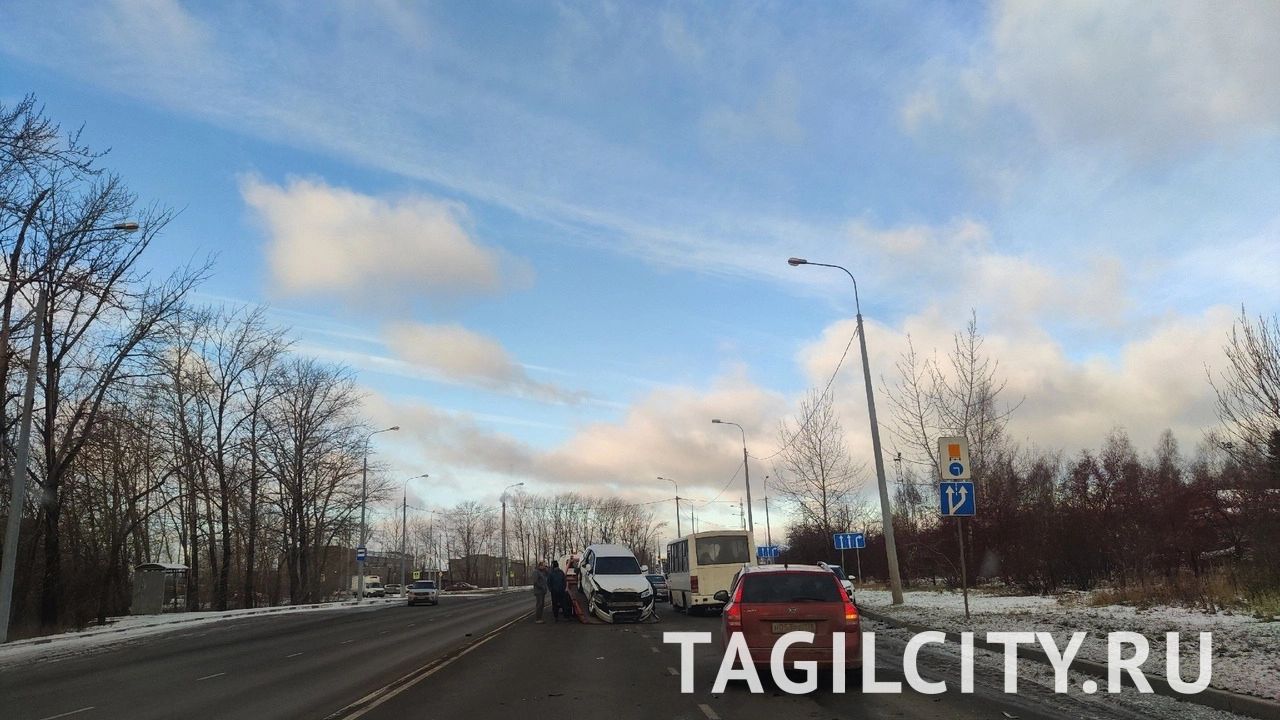 ДТП с тремя автомобилями на Восточном шоссе в Нижнем Тагиле