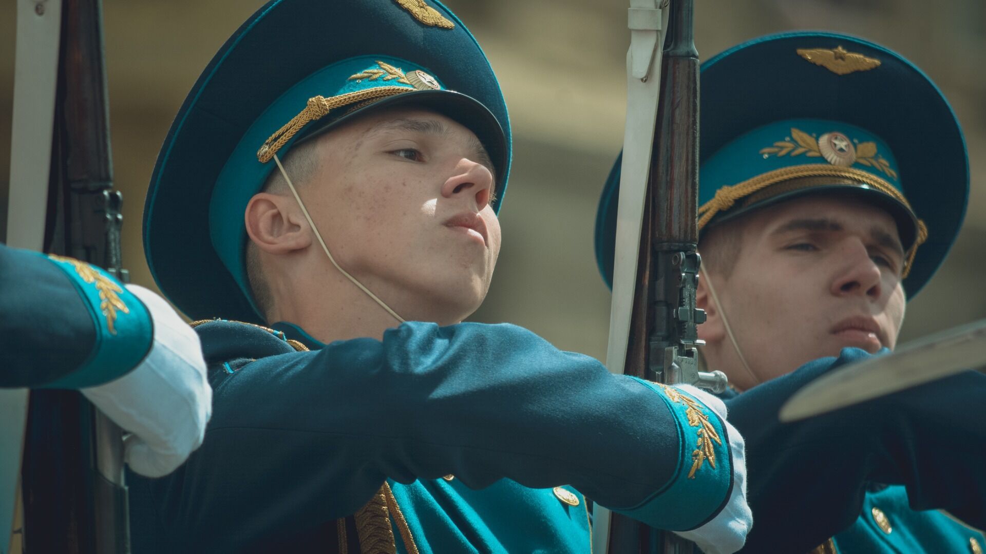 Тюменский военком рассказал, будут ли вручать повестки через Госуслуги
