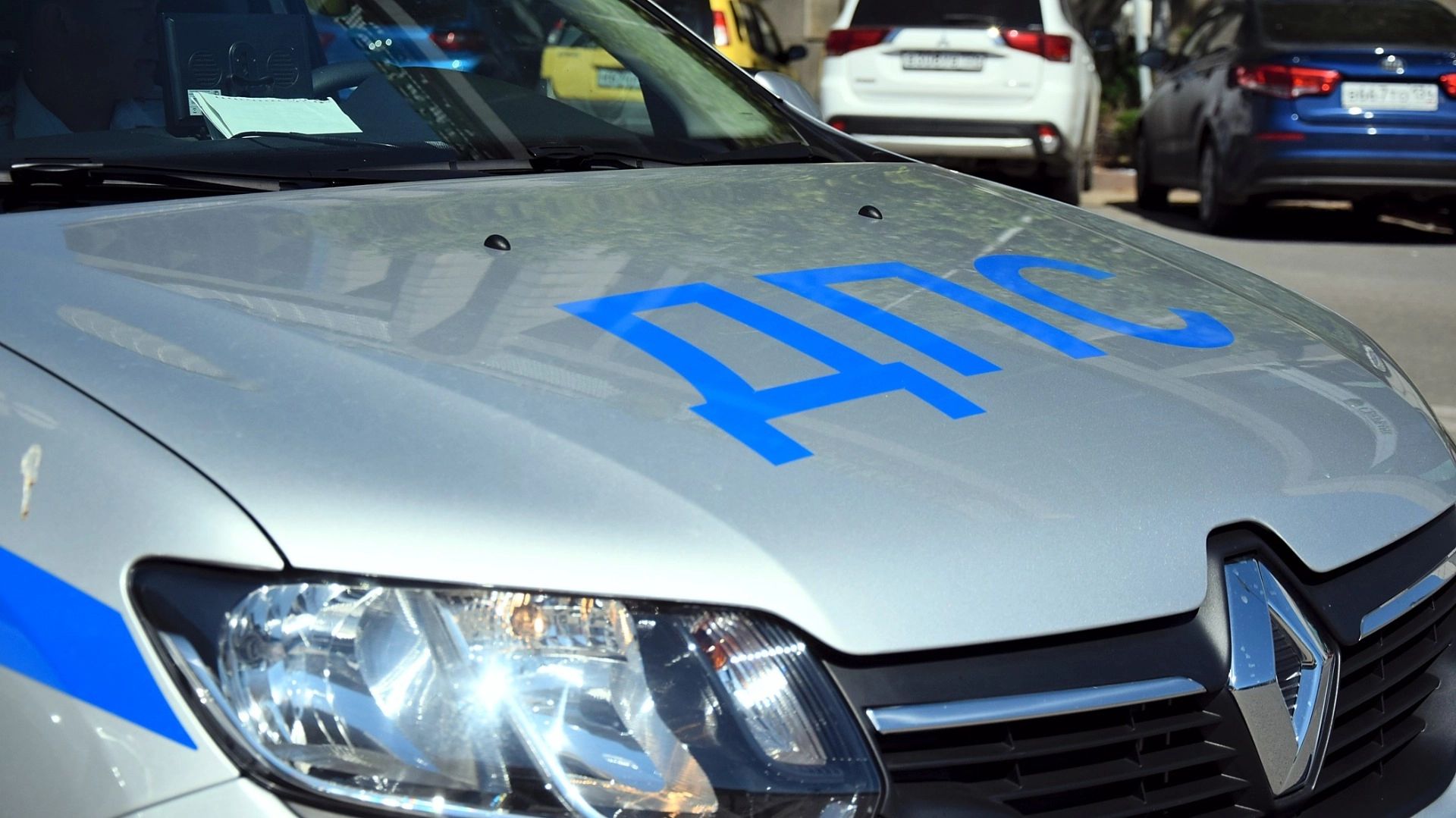 В центре Екатеринбурга водитель каршеринга разбил авто и покинул место ДТП