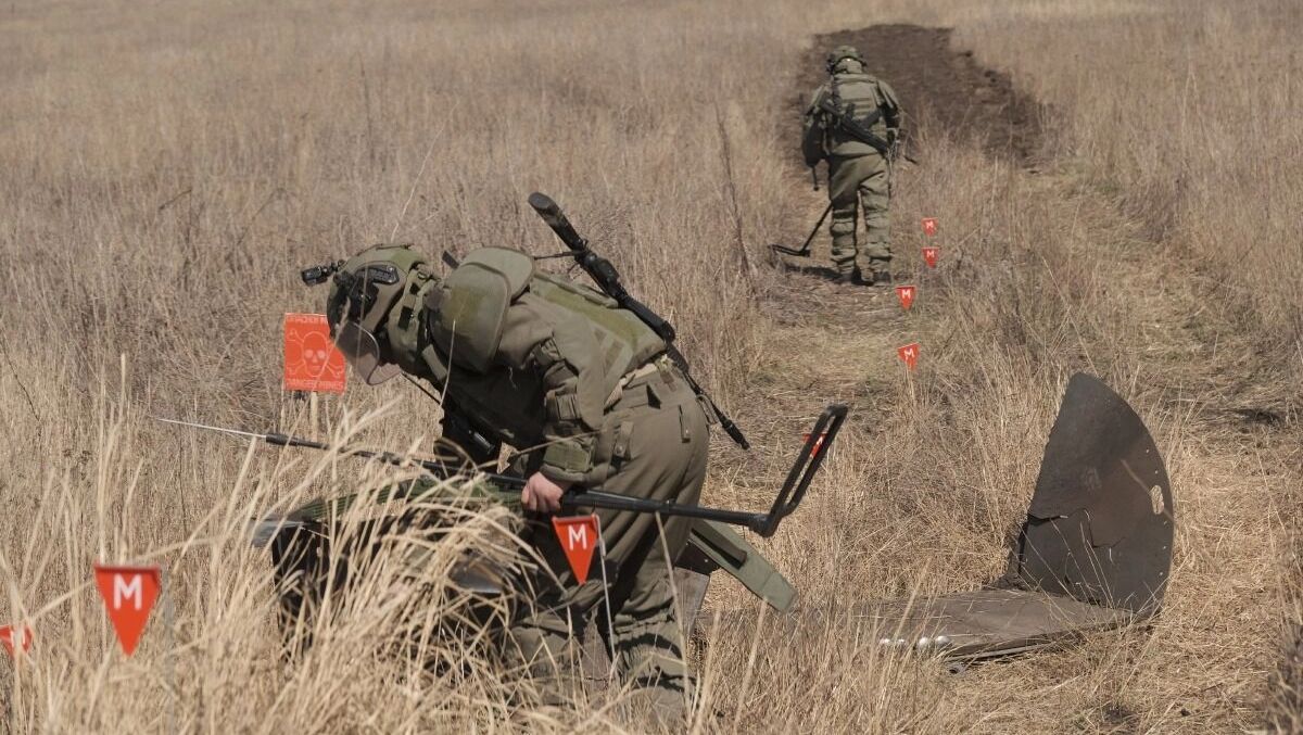 Саперы в поле