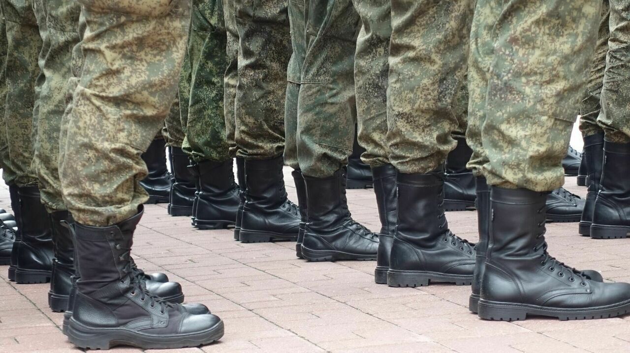 Служащим в Белгородской области срочникам предложили повысить выплаты