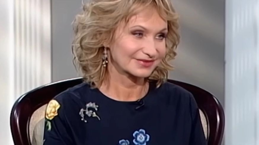 Ольга Прокофьева в свои 60 лет актриса выглядит стройной, стильной и уверенной в себе женщиной