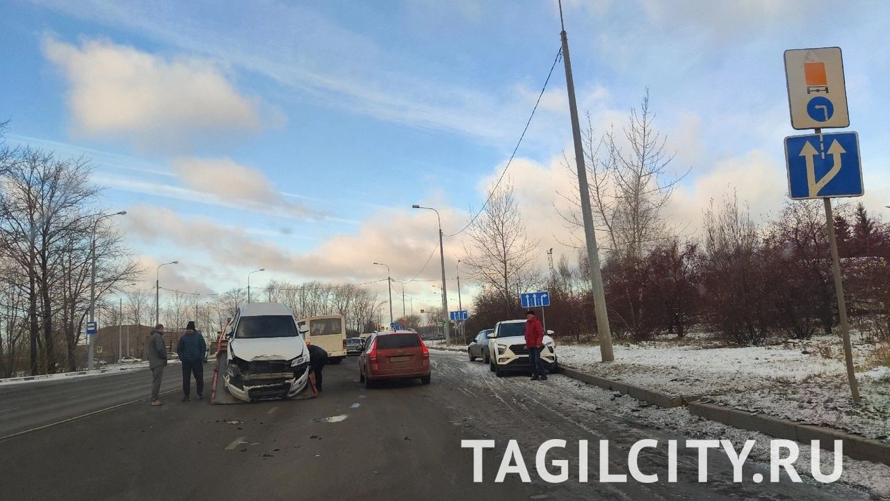 ДТП с тремя автомобилями на Восточном шоссе в Нижнем Тагиле