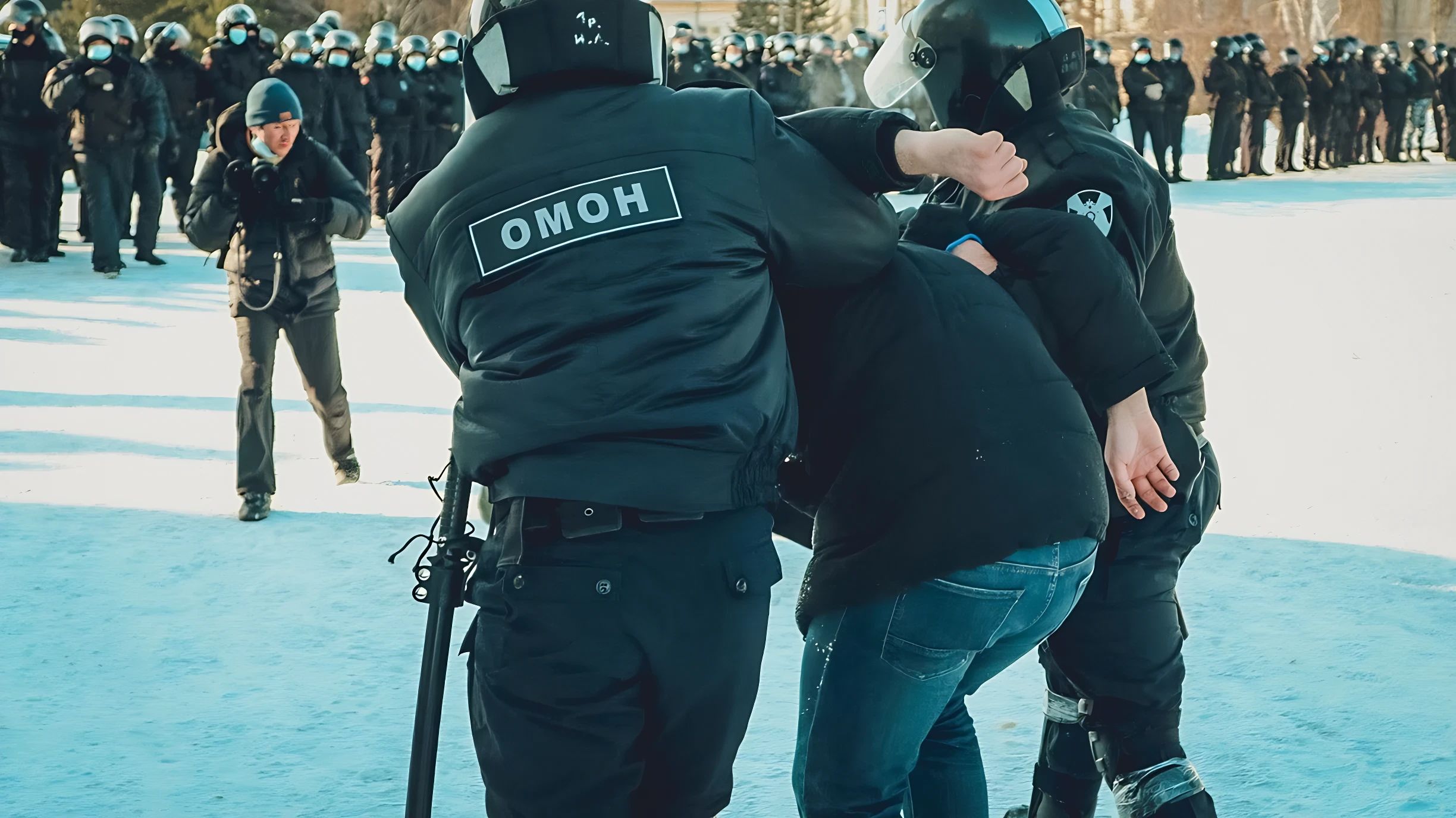В ХМАО задержали мужчину, который пронес в здание предмет, похожий на гранату