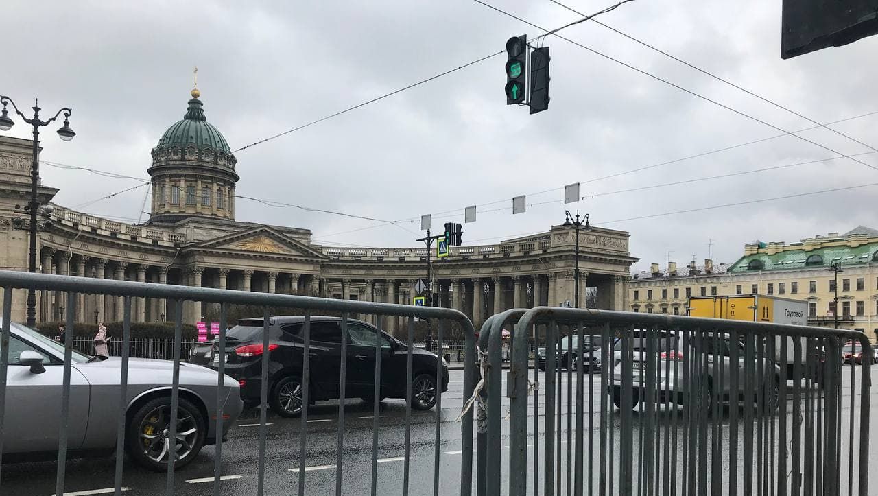 В Петербурге вводят ограничения на передвижение пешеходов из-за праздника выпускников