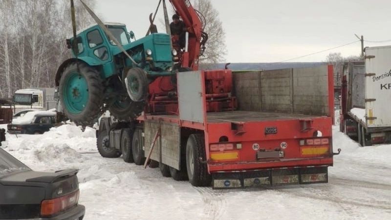 Трактор и другую технику передали в собственность государства