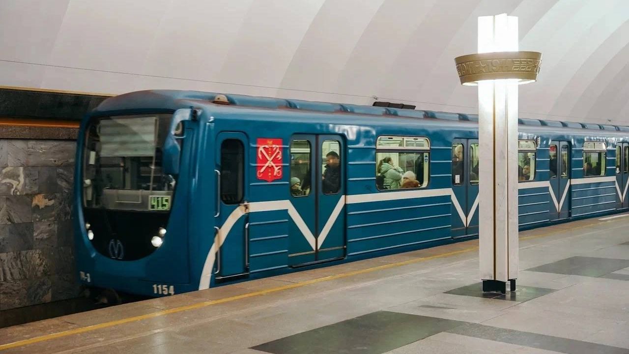 В метро Петербурга случился сбой