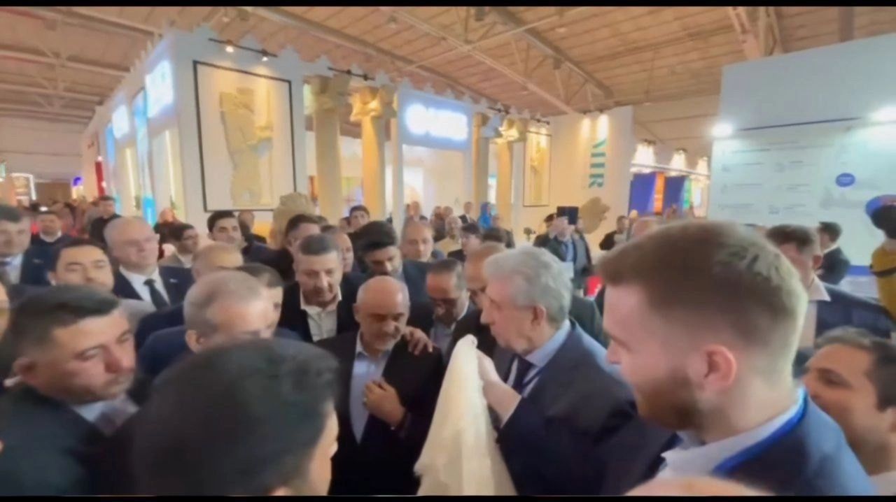 Вручение подарка президенту Ирана