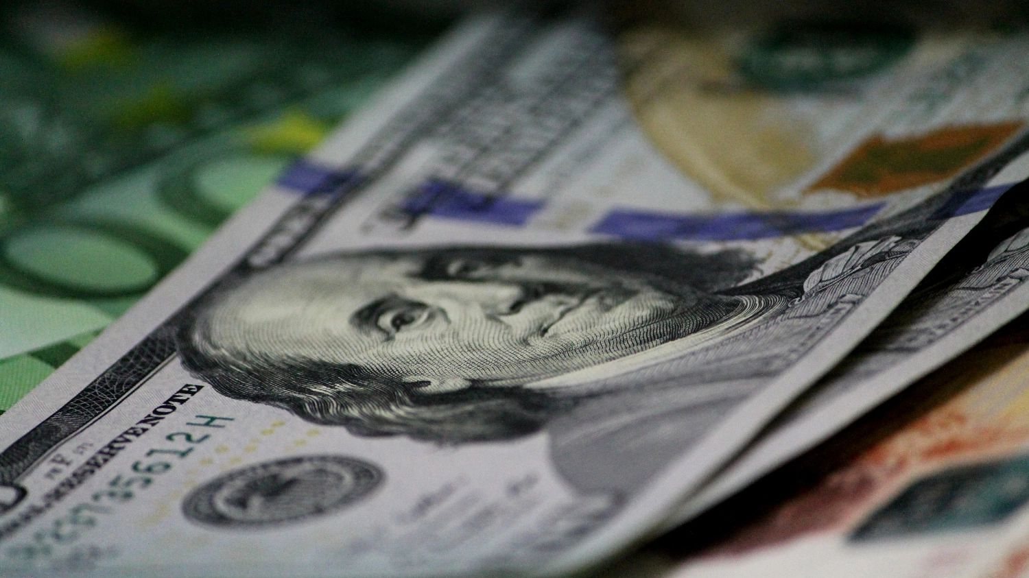 В 2025 году доллар будет стоить около 100 рублей, евро — порядка 105 рублей, юань — менее 14, предполагают эксперты